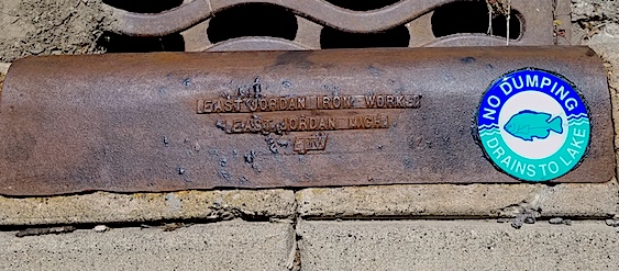 Medallions signal the impacts of dumping 
<p>Storm Drain Marking marked with medallions can last 8 to 10 years when applied properly.</p>